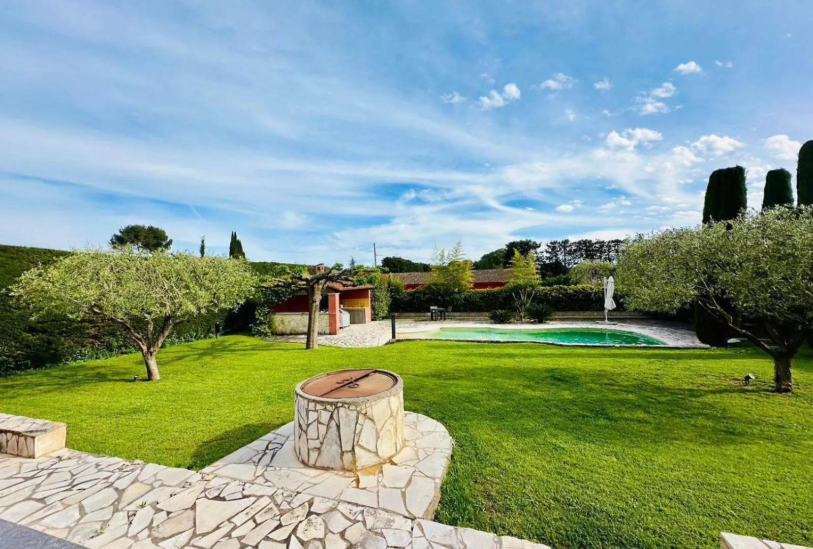 Spacieuse Villa Avec Piscine Μουζέν 0*,  Γαλλία