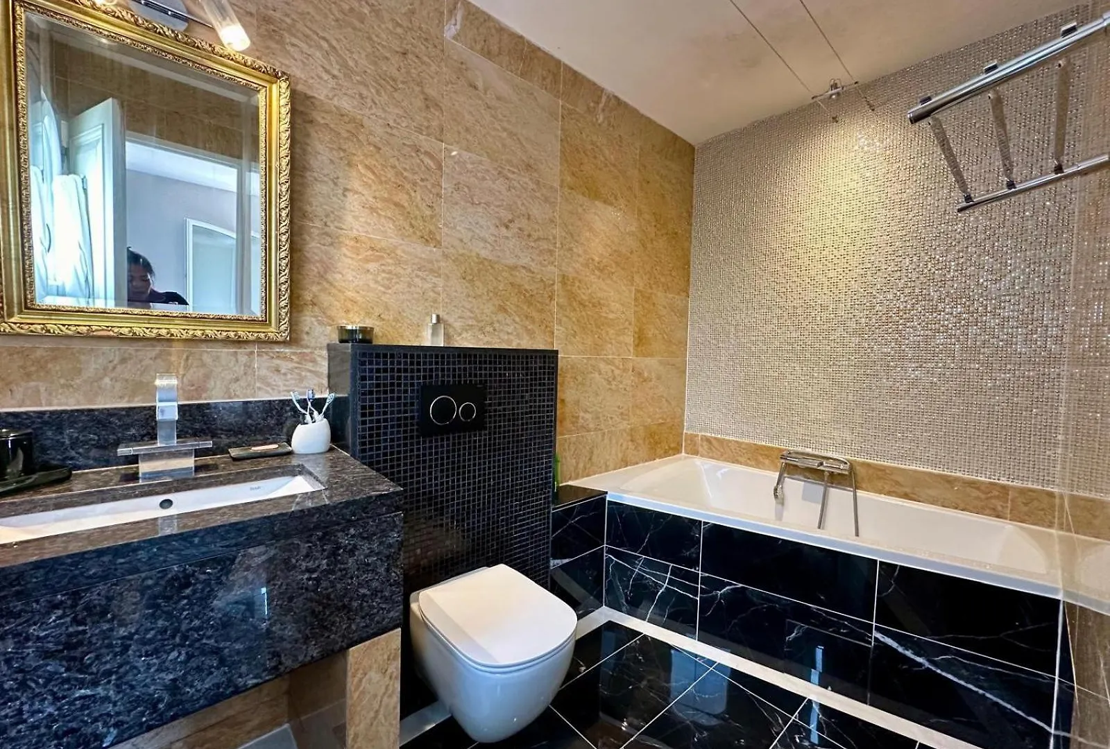 Spacieuse Villa Avec Piscine Μουζέν 0*,  Γαλλία